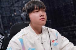 S15世界賽(sài)LPL出征服(fú)公布，售(shòu)价引(yǐn)起(qǐ)网友(yǒu)不满，比门票还贵