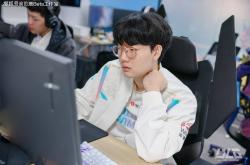 BLG又被0-2了(le)！不敌JDG，苦吞德(dé)杯第二(èr)败！HongQ猛如战神