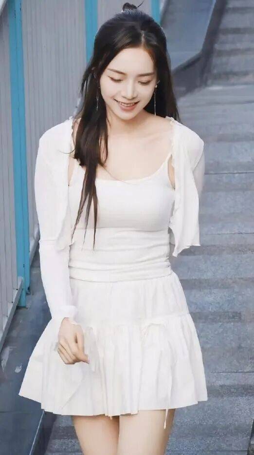 余霜：从LPL到央视的跨界破壁者