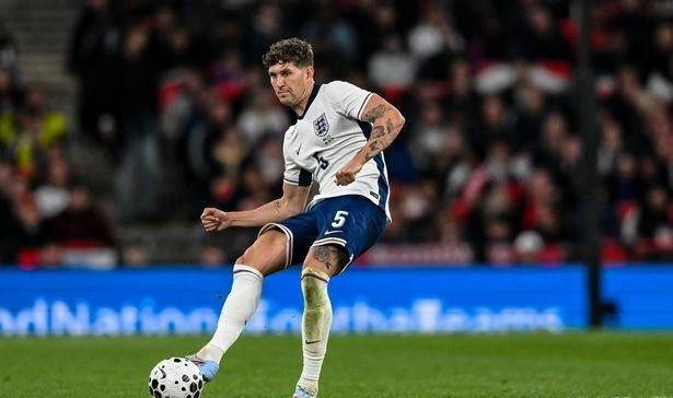 曼城中卫斯通斯受伤,合同到期将离队