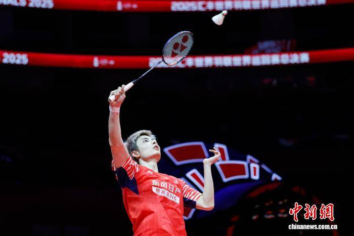 世羽联世巡赛总决赛：中国选手石宇奇晋级四强