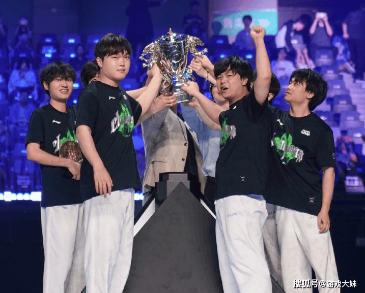 LOL电竞剧招聘演员，需要左手拿鼠标的人，疑似将饰演knight