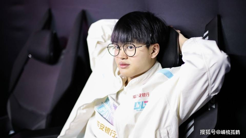 连续两天在德杯0-2惨败出局，豪华银河战舰BLG，出了什么问题？