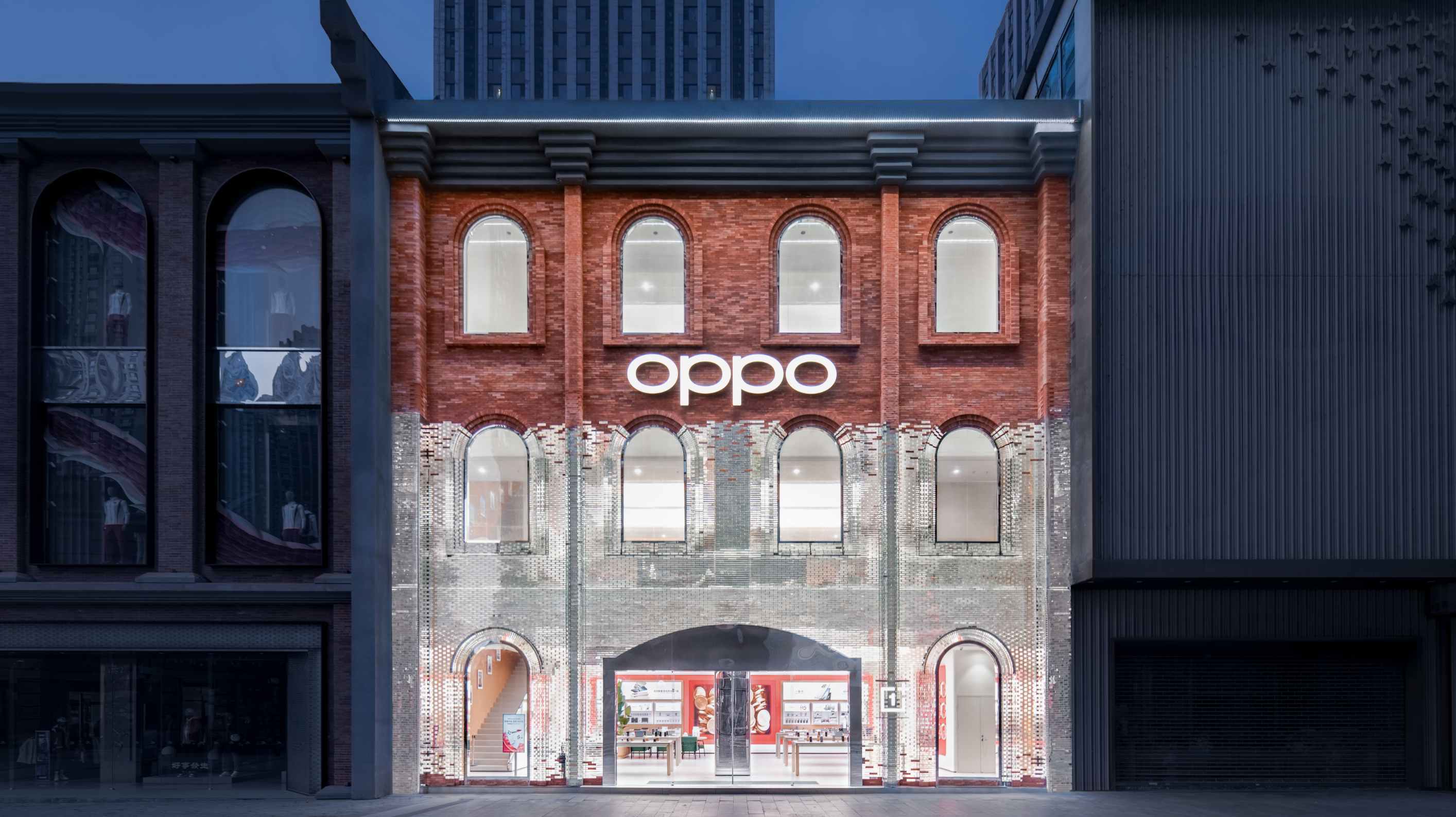 百年帽庄 × 电竞光影：OPPO｜一加天津旗舰店到底有多会玩？