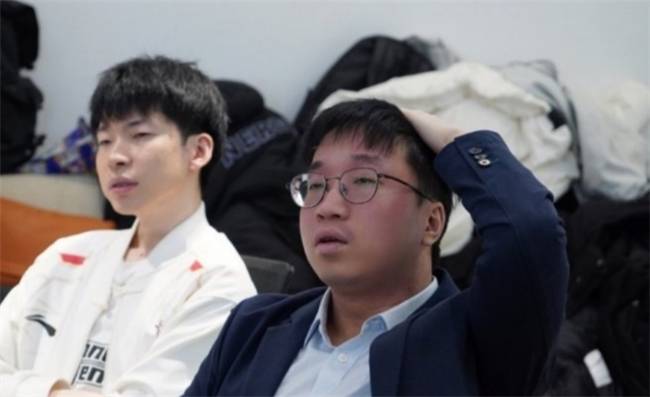 【一竞技1JingJi】LOL：LPL首支至臻全华班诞生 AL新教练打脸Tabe