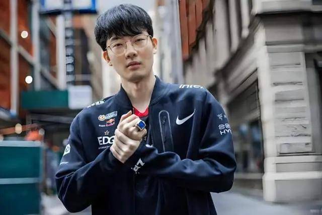 IG是LPL最强战队？小uzi成哥哥背后之人！LPL全华班再现夺冠希望