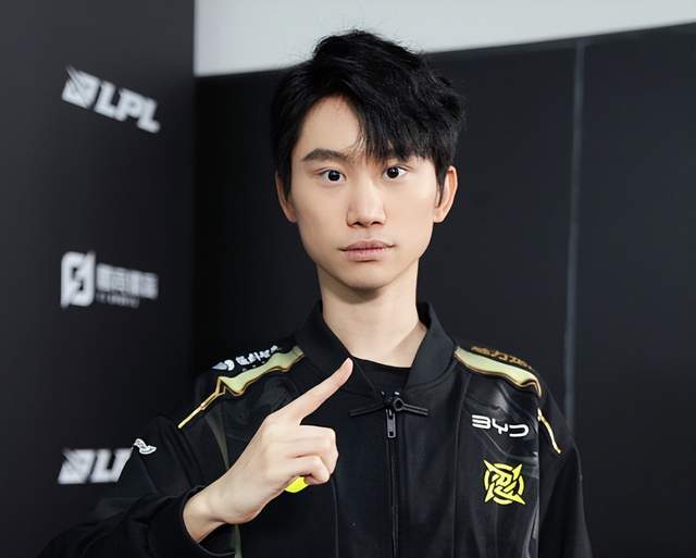 LOL世界冠军转型刀塔，大主播迎直播第二春，人气比玩LOL还高！