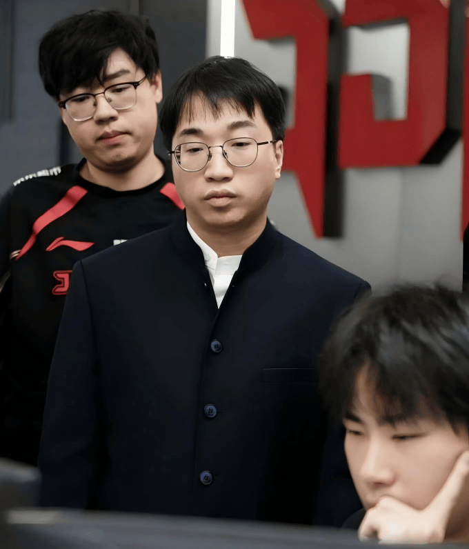 银河战舰不如顶薪教练？JDG零封BLG后，抗压吧热议Tabe执教能力